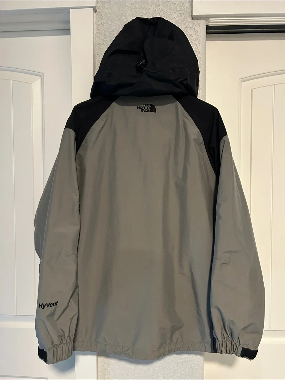 The North Face Windbreaker Jacket L